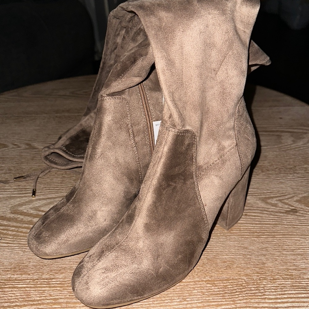 Women’s Thigh high suede tie up boots. Size 9